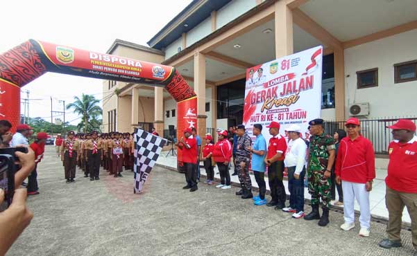 38 Tim Putri Ramaikan Gerak Jalan Kreasi HUT ke 81 RI, Ini Pesan-Harapan Wabup Kemong 1 Wabup EK Gerak Jalan Keasi HUT RI 2026