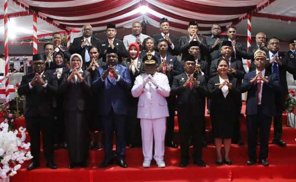 Wabup Mimika Pimpin Upacara Penurunan Bendera HUT ke 81 RI 2 Wabup Kemong Penurunan Bendera HUT RI 81 2