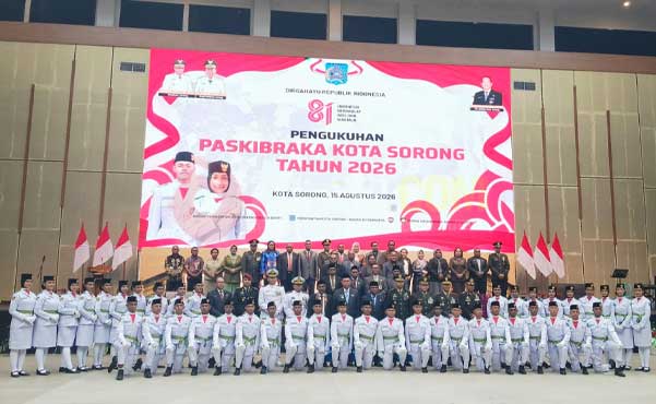 Kukuhkan 41 Anggota Paskibra, Ini Pesan dan Harapan Wali Kota Sorong 3 Walkot SL Kukuhkan Paskibra 2026 3