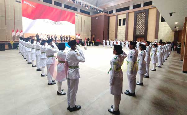 Walkot SL Kukuhkan Paskibra 2026
