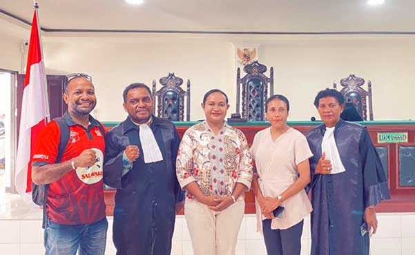 Tak Terbukti Cemarkan Nama Baik Bupati Sorsel, Warga Ambroben Ini Divonis Bebas 2 Warga Ambroben Vonis Bebas2