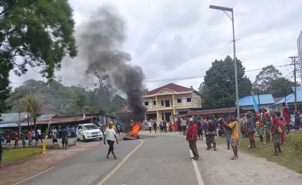 Tokoh Adat Shywa Kecam Keras Penembakan 3 Warga Sipil 2 Warga Sipil Aksi palang di Kumurkek