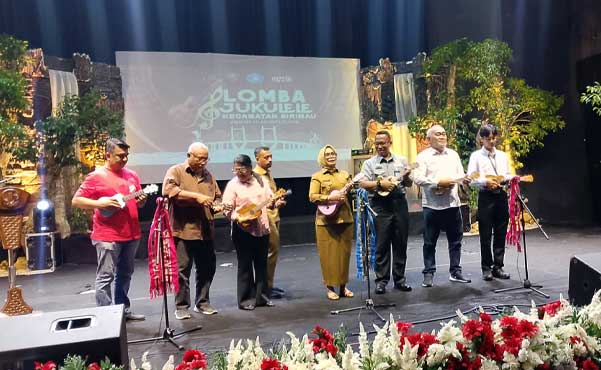 Festival Jukulele Sirimau 2026, Wadah Generasi Muda Rawat Identitas Ambon Kota Musik 1 Wawali Ely Festival Jukulele Sirimau 2026 1