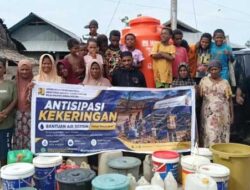Hampir 2 Bulan Kekeringan, BWS Maluku Salurkan Air Bersih ke Desa Kufar