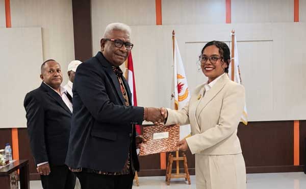 Bupati JR Kadistrik Merlyn Temorubun