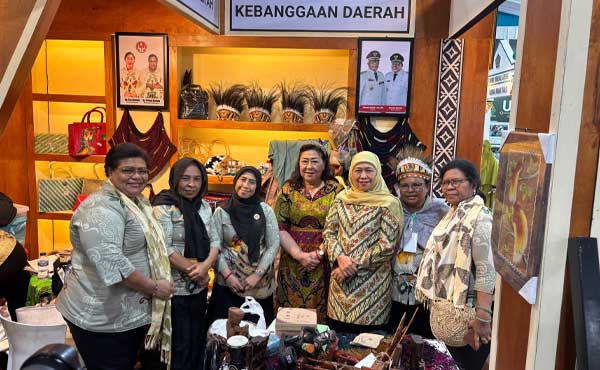 Kerajinan Mimika Curi Perhatian di Expo MTQ XXXI, Ada Cerita Budayanya 1 Dekranasda Mimika Stand Expo MTQ 2026
