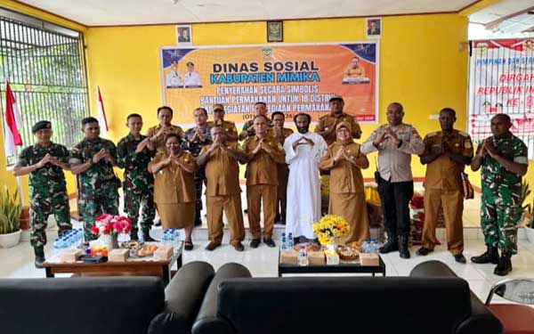 Dinsos Mimika Salurkan Bantuan Permakanan Otsus 2026