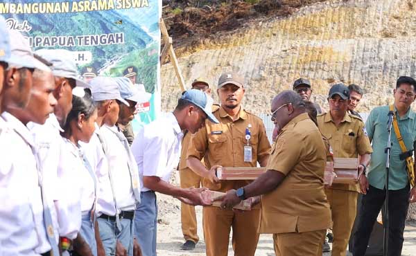 Kunker ketiga ke Intan Jaya: Gubernur Meki Fokus Pendidikan hingga Ekonomi Warga 2 Gub PT Kunker Ketiga ke INTAN JAYA2