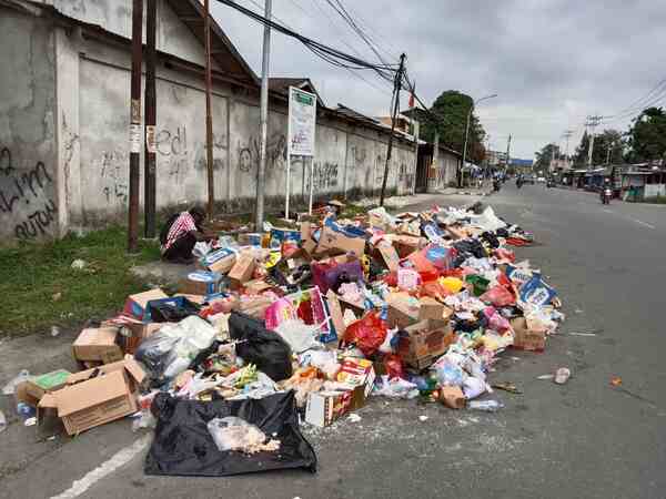 Sampah Menumpuk, Warga Soroti Keseriusan Kinerja DLH Timika 1 IMG 20260904 WA0007