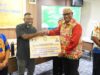 Insentif Rp12 Miliar Disalurkan, Bupati Mimika Titip Pesan Perdamaian