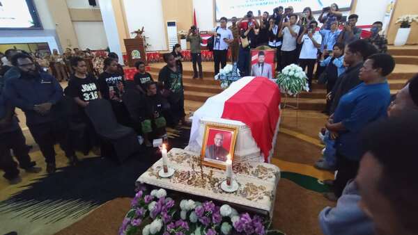 Bupati Rettob Kenang Alm Karel Gwijangge: Kritis, Santun dan Selalu Cari Jalan Keluar 2 IMG 20260908 WA0047
