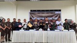 Kejari Mimika Musnahkan BB 19 Perkara, Sabu dan 2.630 Obat Terlarang Ikut Dilindas 3 Kejari Mimika Musnahkan BB