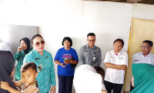 Lisa Wattimena dan BKKBN Bergerak, 8 Anak Berisiko Stunting Dapat Bantuan. 3 LIsa Wattimena BKKBN Bergerak Bantu Bayi Stunting3