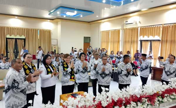 Lisa Wattimena Hadiri Launching Program 1 Juta Guru Mahir Koding dan AI 1 Lisa Wattimena Launching Program 1 Juta Guru Koding AI