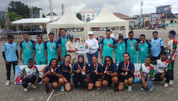 Semarak HUT ke 451, Tim DLHP dan SKB Ambon Pendidikan Raih Juara Bola Jalan 1 Lisa Wattimena Lomba Bola Jalan