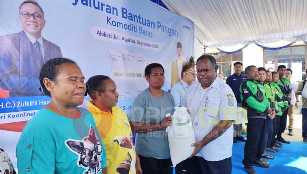 Menko Pangan RI Salurkan Bantuan Beras Sasar Kelompok Desil 1-4 di PBD 2 Menko Pangan RI bantu desil1 4 2
