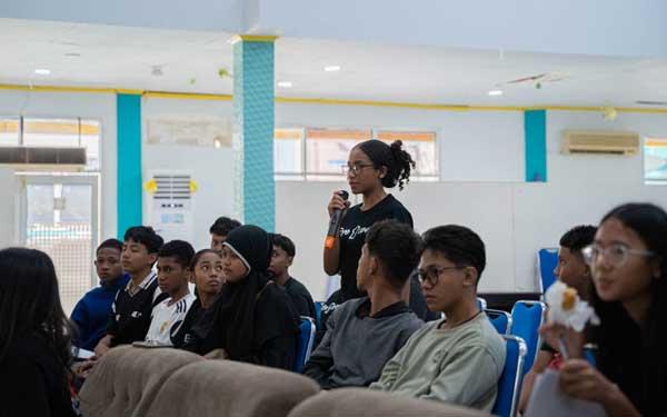 PLN Edukasi Siswa Level Up Learning Center Jayapura