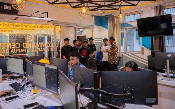 PLN Edukasi Siswa Level Up Learning Center Jayapura, Tingkatkan Literasi Kelistrikan Generasi Muda 4 PLN Edukasi Siswa Level Up Learning Center Jayapura4