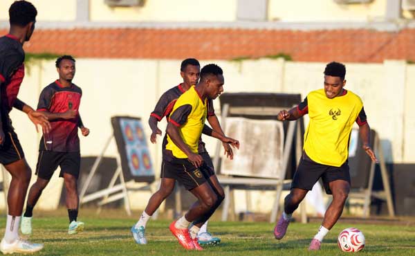 Jamu Kendal Tornado FC, Persipura Jayapura Usung Dua Misi Sekaligus 1 Persipura JPR TC