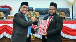 Pemprov Papua Tengah Serahkan RAPBD-P 2026, Sejumlah Hal Jadi Perhatian 3 Pj Sekda PT Serahkan RAPBD P 2026 ke DPR PT