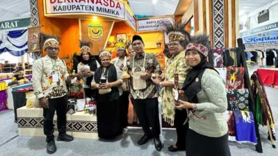 Wagub Jateng Pakai Noken Mimika, Dekranasda Unjuk Budaya Papua di Expo MTQ XXXI 16 Wagub Jateng Stan Dekranasda Mimika