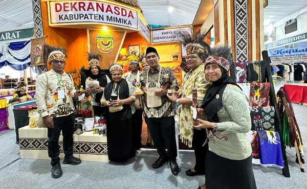 Wagub Jateng Stan Dekranasda Mimika