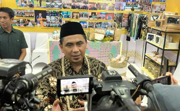 Wagub Jateng Pakai Noken Mimika, Dekranasda Unjuk Budaya Papua di Expo MTQ XXXI 2 Wagub Jateng Stan Dekranasda Mimika2