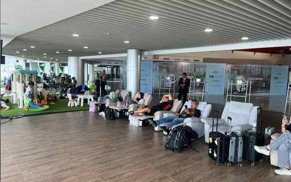 Penumpang Delay Dapatkan Fasilitas Dampak Kabut Asap di Bandara Pattimura
