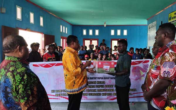 DPRP PBD Desak Pemkab Tambrauw Lengkapi Dokumen Calon DOB Mpur 3 DPRP PBD Komisi I Serahkan Bantuan di Bamusama