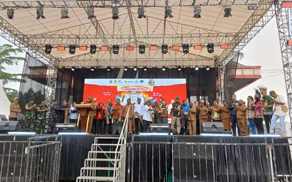 Resmi Digelar, Festival UMKM HUT ke 30 Mimika Jadi Panggung Produk Lokal 11 Festival UMKM Mimika 2026 Pembukaan