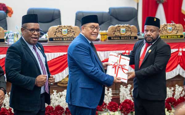 Gub PT Paripurna Bahas 3 Ranperdasi2