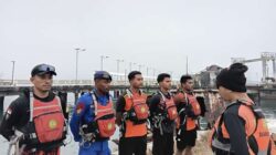 Tim SAR Selamatkan 16 Penumpang Perahu Katinting Mati Mesin di Perairan Pulau Ujir 2 IMG 20261017 111949