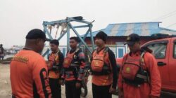 Tim SAR Evakuasi Penumpang Kapal Kayu di Perairan Pulau Babi 4 IMG 20261022 131949