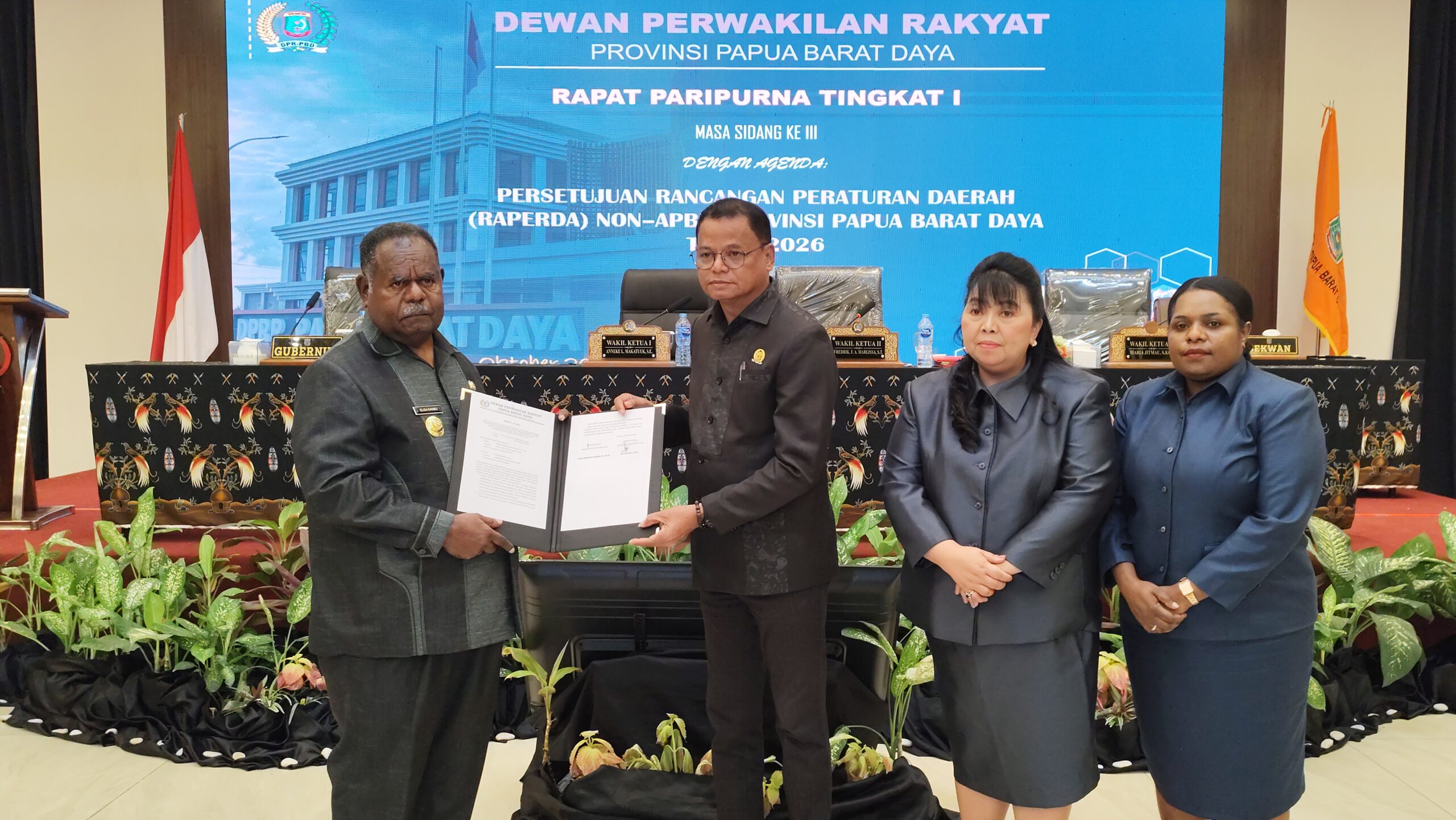 DPRP Tetapkan 8 PERDASI dan PERDASUS Provinsi Papua Barat Daya Tingkat I