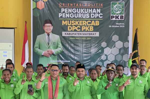 Albar Muges Dorong Anak Muda Maybrat Ambil Peran dalam Politik 8 IMG 20261028 184906