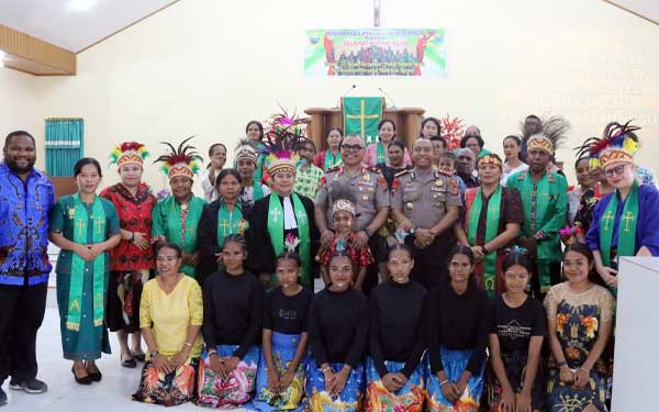 Kapolda PT Minggu Kasih di GKI Mimika2