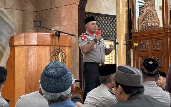 Jumat Curhat: Kapolda Papua Tengah Dengar Keluhan Warga Soal Narkoba-Begal 8 Kapolda Papua tengah Jumat Curhat