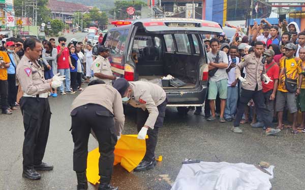 Laka Maut di Depan Saga Mall Abepura, Pemotor Terlindas Ban Truk 9 Laka Maut di Abepura Pemotor Tewas Dilindas Ban