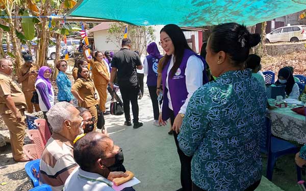 Lisa Wattimena Kunjungi 3 Negeri2