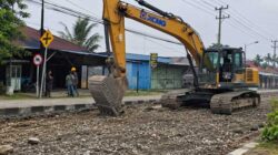 PUPR Mimika Mulai Perbaiki Jalan Hasanuddin, Ini Tahapan Awalnya