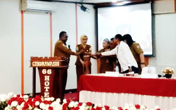 Pemkab Diminta Perketat Pengawasan Orang Asing TKS
