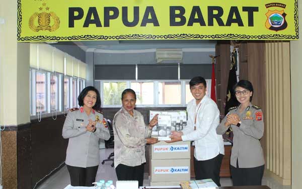 Polda Papua Barat Terima 5.000 Masker dari Pupuk Kaltim untuk Penanganan Karhutla 8 Polda PB Terima 5000 Masker dr Pupuk Kaltim