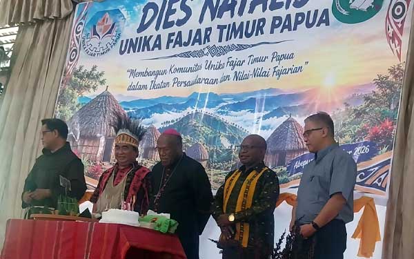 UNIKA Fajar Timur Papua Alo Giyai2
