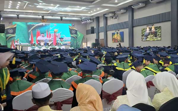 Unamin Wisudakan 557 Lulusan, Wagub PBD Ingatkan Sarjana Tak Berhenti Belajar